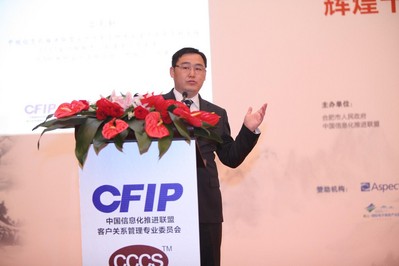 中國信息化推進(jìn)聯(lián)盟客戶關(guān)系管理專業(yè)委員會常務(wù)副主任、CCCS 客戶聯(lián)絡(luò)中心標(biāo)準(zhǔn)委員會主席、ICMI 國際客戶管理學(xué)院（中國區(qū)）總裁呂克勤先生分享呼叫中心在各行業(yè)的較佳實(shí)踐及發(fā)展趨勢
