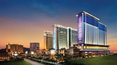 以波利尼西亞為主題的澳門喜來登金沙城中心酒店擁3,896間客房及套房，將于9月20日開幕。位于金沙城中心的澳門喜來登酒店是整個(gè)澳門較大的酒店，也是喜達(dá)屋酒店與度假村集團(tuán)在全球較大的酒店。
