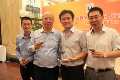 騰邦國際總裁喬海（右二）與深圳創(chuàng)新投資集團有限公司董事長靳海濤（左二）合影