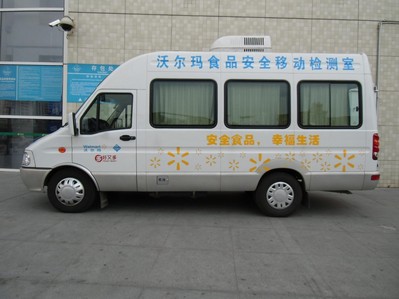 沃爾瑪食品安全移動檢測車目前覆蓋廣州、深圳、東莞的33間門店，并即將把服務(wù)范圍擴大到廣東全省的70多間門店。