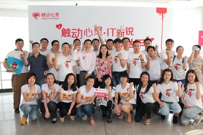 近期，在共青團(tuán)上海市委員會的指導(dǎo)下，觸動傳媒和上海市血液中心攜手共青團(tuán)委旗下上海信息化青年人才協(xié)會舉行“觸動心靈，為愛舉手”無償獻(xiàn)血系列公益活動