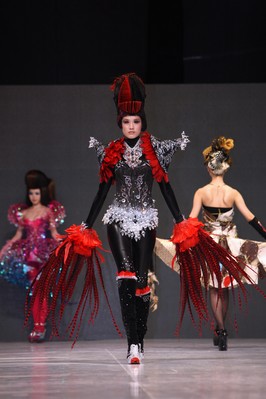 著名發(fā)型師組織 Intercoiffure China (ICD)  將邀請(qǐng)多位來(lái)自歐洲、日本、韓國(guó)、中國(guó)大陸及香港的頂級(jí)發(fā)型師攜手演出“Intercoiffure 精英匯演”。