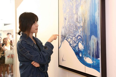 韓國人氣女星具惠善才華洋溢，兼任演員、歌手、導(dǎo)演、作家、畫家、作曲家多重身份