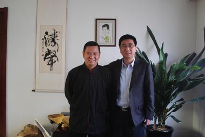 中國水網(wǎng)中國固廢網(wǎng)總編，清華大學(xué)環(huán)境學(xué)院環(huán)保產(chǎn)業(yè)研究所所長傅濤與華利嘉董事兼首席執(zhí)行官張志剛進(jìn)行深度對話